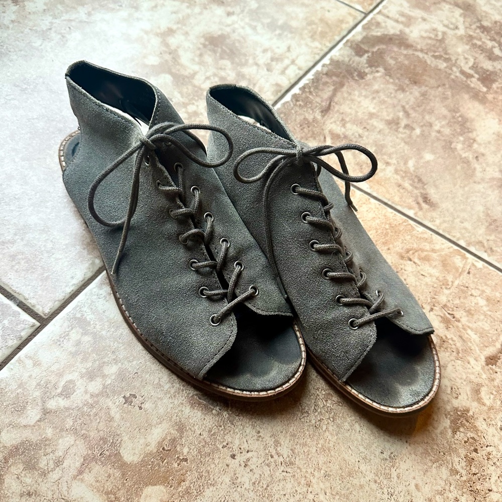 Real suede olive tie sandals